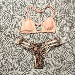 NWOT Women’s bikini set peach top snake print brown bottoms size small